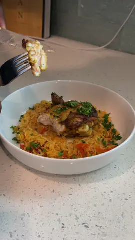 Enjoy a cozy one plan meal with @hexclad this holiday season! #HexCladPartner  INGREDIENTS 4-6 Boneless or bone in chicken thighs 2 Cups of basmati rice (washed) 3 Cups of chicken stock avocado oil 1 Tbsp of butter 4 Tbsp red curry paste  1/4 cup of coconut cream 1/2 of a yellow onion (sliced) 1 red bell pepper (sliced) Parsley (to top dish) Seasonings (salt, pepper, curry powder) METHOD: Season your chicken (salt, pepper, curry powder) Add avocado oil to a medium heat pan Add chicken thighs “skin” side down Get a good sear and flip (we aren’t trying to cook them all the way right now) Turn heat down to half way between medium and low Cook chicken 1-2 more minutes and remove Add your onions to the same pan and cook 5-8 minutes Add bell pepper and cook 2-3 minutes Add your washed rice, red curry paste, and 1 cup of chicken stock f Once incorporated add chicken broth, and coconut cream  Bring to a simmer and add your chicken thighs back to the pan Turn heat to low and cover for 12-15 minutes (until rice is soft) Add a portion to a plate, top with parsley and ENJOY