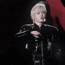 he’s lowk on beat in the intro 😭😭 #fyp#viral#leeknowedit#straykids#foryoupage