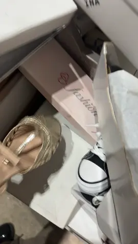 Magasin N Destock au 45 rue Philippe Lebon à Limoges . Pour mardi 11 novembre #sanmarina #destockage #pascher#chaussures #promo