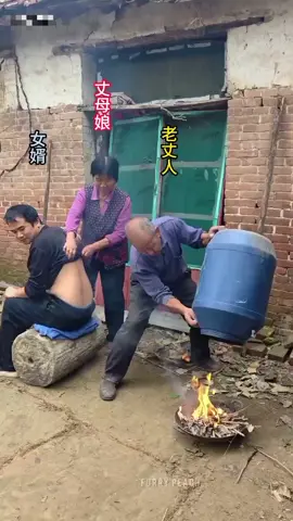 علاج عجيب لآلام الظهر بدون دواء… فقط دلو بلاستيكي 😳🔥 !!#الصين #الطب_الصيني #صحة #مساج #آلام_الظهر 