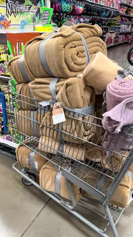 Run don't walk🏃🏽‍♀️ 90% off Better homes & gardens Blankets at Walmart!  #walmart #walmartclearance #hiddenclearance #walmartfinds #clearance 