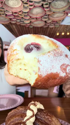 Encontramos la panadería más deliciosa en Bucerías ¿ustedes ya la conocían?🤩💘 Tendré que volver mil veces por ese Croissant de dulce de leche. 🤞🏼 @Casa de Pan #foddie #cafe #panaderia #buceriasnayarit #puertovallarta 