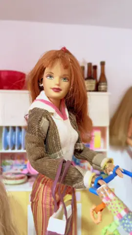 Midge, Nikki and Baby from Happy Family collection, neighborhood collection, going to the grocery store. 2004 #barbie #barbies #barbiephotography #happyfamily #barbiegram