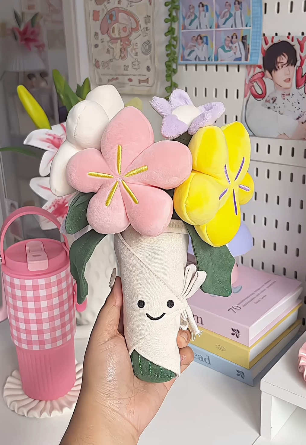 gift ideas for ur girl ! ✨🌸 #fyp #exchangegift #girlneeds #flowers #jellycat 