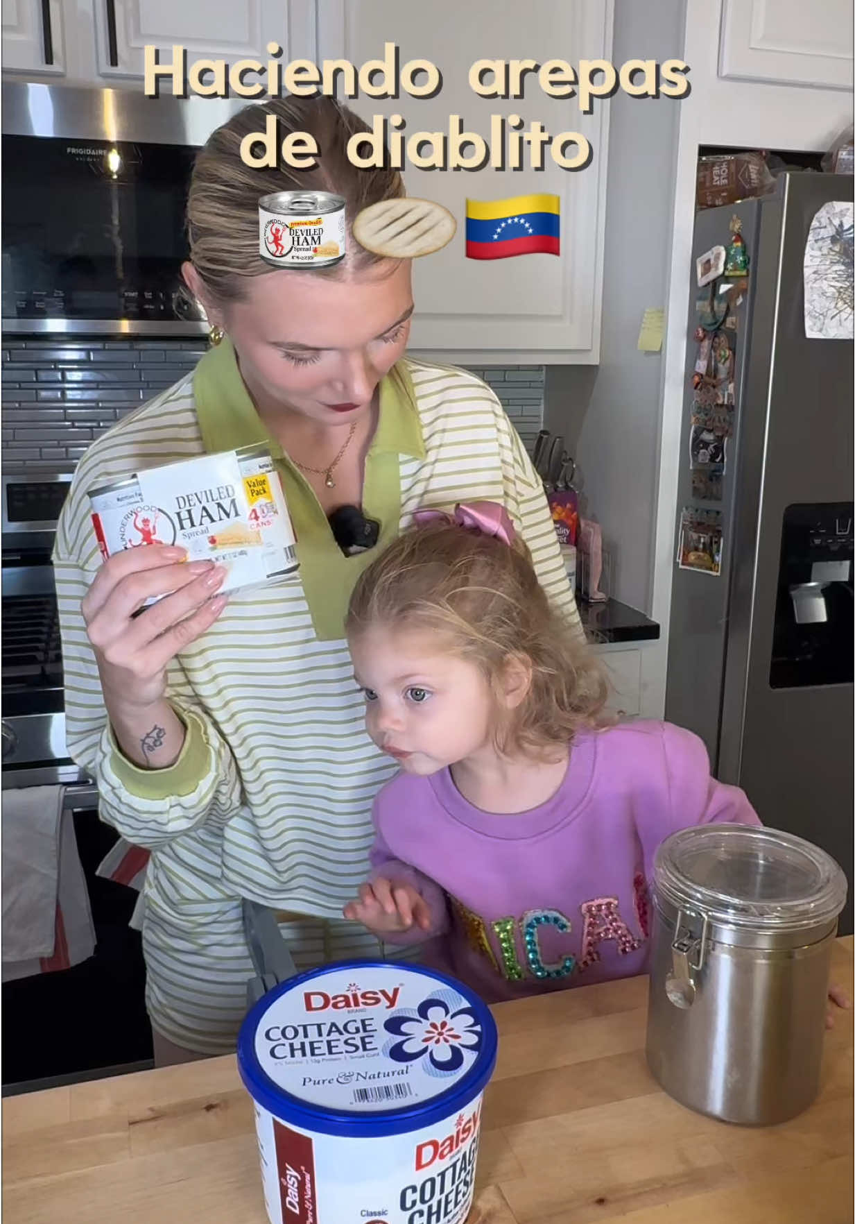 Vamos a hacer arepita de diablito en casa !! Es la primera vez que Florencia está probando una arepa de diablito , un favorito de la carajitez de su papá @BelangelVzla vamos a ver su reacción #familia #toddler #familiamulticultural #arepa #arepas @All of P.A.N. @Daisy Brand @Diablitos™ Underwood™ 