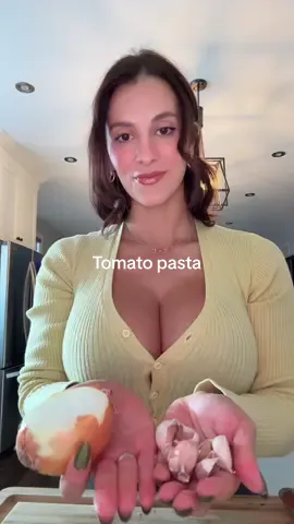 I love me a simple and saucy tomato pasta 🍝  #pasta #EasyRecipe #food 