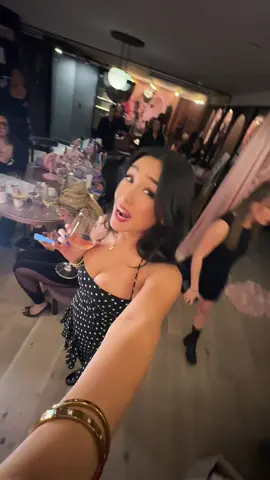 the house tour 🎀 @imPRESS Nails @imPRESS Lashes #sabrinacarpenter #shortnsweet #shortnsweettour #girls 