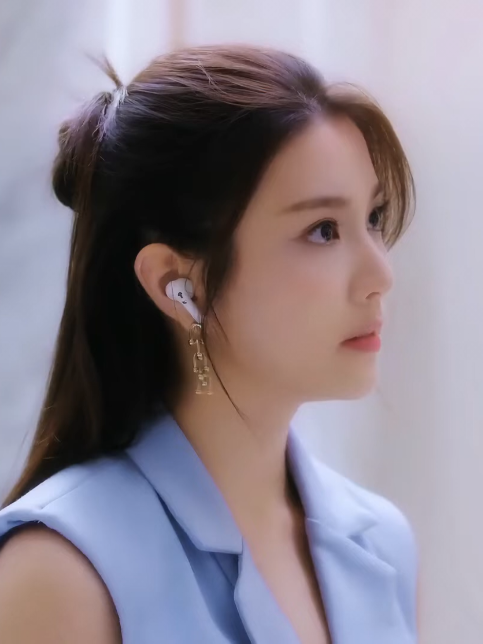 Phú bà có hiếu với gái quá trời 😂 Khun mỏ lúc đầu chê chê nhỏ, sau là mỏ đổ nhỏ đậm sâu 🤣 #poisonouslove #ginj #ginnynatnicha #jaynaangelina #girllove 