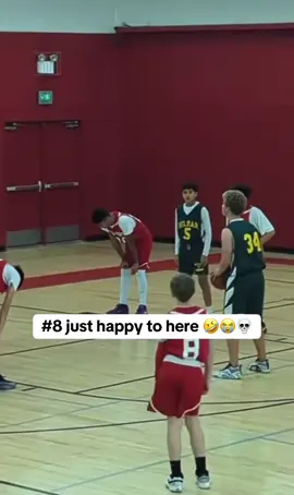 He just happy basketball is back 🤣🤣 (via xonwemvw10740) #basketball #funny #basketballtiktok #basketballtok #highschool 
