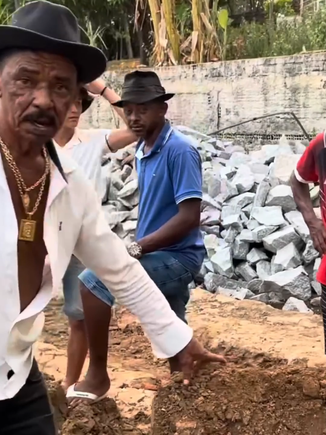 Tiringa confessa que já levou muitas 