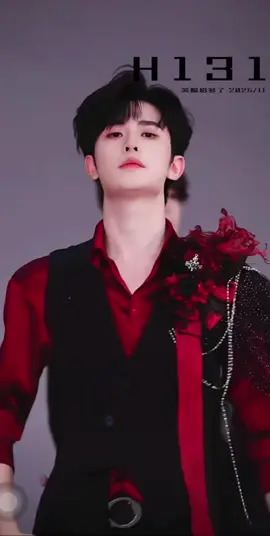 หล่อกันมากโฟกัสไม่ทัน🤭🤭🤭🤭