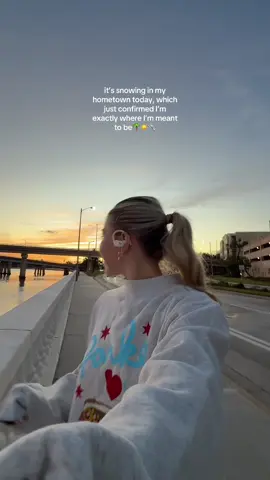 While I wear my Chicago mockneck😂 @Parke #tampa #movingaway #tampainfluencer 