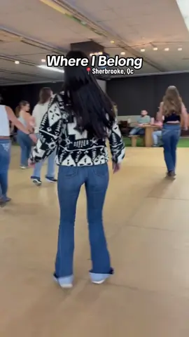 Yeehaw avec un accent français/québecois! 🤠 🎥: @Erika Turgeon 🫶🏻 📍: @Winslow Dancers avec la belle @debora 🥰 🎶: @William Cloutier & @Zach Chico  🕺🏻📝: @vickypouliot  #WhereIBelong #LineDance #OuOnDansaitAutrefois #LineDancersOfTiktok 