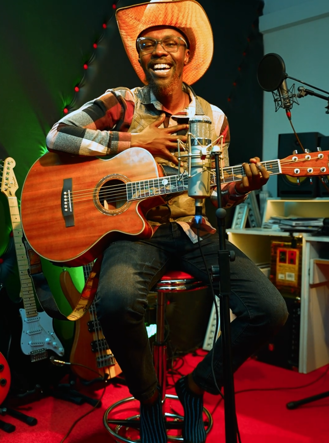 May God bless all mothers with long life🙏🏻🙏🏻 #kangethecollinns #creatorsearchinsight #kikuyucountry #Kikuyucountrysessions #mugithikikuyusongs #countrymusic #viral #fyp #motherslove #mothers 