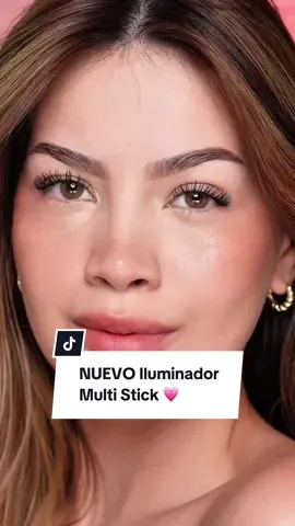 En nuestro GLOW era ✨💗 El nuevo favorito: el Multi Stick Studio Look Iluminador 💗👀 16H de duración, 15H de hidratación, color graduable y textura ligera  💗 Aprovecha Naviblack y obtén descuentos increíbles para adelantar tu Navidad 🎅🏼🎄🖤 ✨consíguelo con tu consultora favorita o en cyzone.com 🛍️ #cyzone #makeup #maquillaje #rubor #blush 