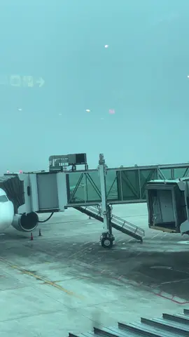 မျှော်နေမယ်ဆောင်းမနက်တွေထဲ#winter #views #fypシ゚ #yangonairport #fyp 