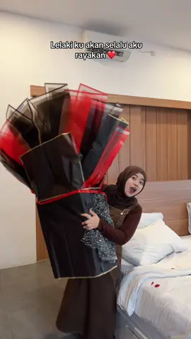 お誕生日おめでとうございます♪Ayy selamat ulang tahun barakallah fiumrik. Doa yang banyak banyak dari istri ayang tercinta tercantik terhebat kan 😚semoga ayy sehat, lancar rezekinya deras seperti air hujan,rezekinya luas seperti samudra, semoga Allah selalu Melindungi dan di jauhkan dari godaan syetan yang terkutuk, dimanapun berada selalu ingat Allah.selalu ingat istri dan nanti ingat Anak ya🥰 Panjang umur ayah hihi 愛してる❤ @Bagandi 