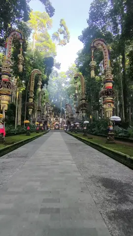 Begitu indah dan sejuk nya...  Damai selalu...  #hindu 