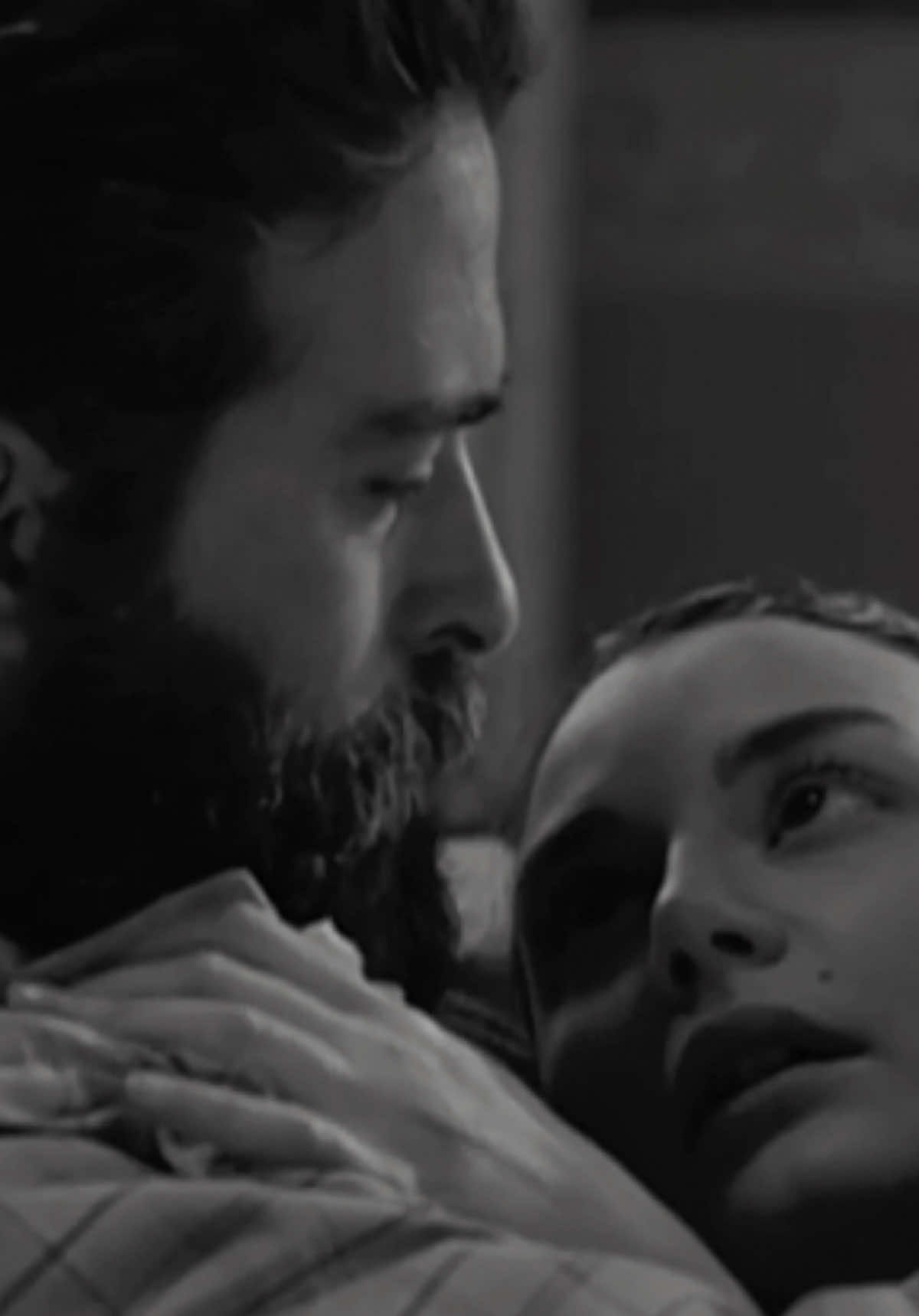 خليني جنبك خليني❣️.  #الزمن_الجميل #كلاسيك #ام_كلثوم #قديم 