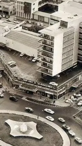 Las labores de modernización de nuestro emblemático óvalo central, continúan. ⛲✨ Nuestros vecinos opinaron sobre esta importante obra que le devolverá el color y la vida a este icónico espacio de Miraflores, un lugar que vive en el corazón de todos los miraflorinos y que se convertirá nuevamente en un atractivo turístico para nuestros visitantes y turistas. 🌟 #Miraflores #Pileta #Turismo #CarlosCanales