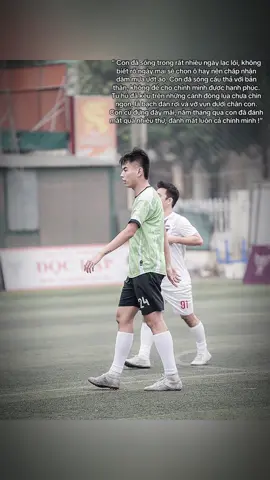 “ Con đã sống trong rất nhiều ngày lạc lối, không biết rõ ngày mai sẽ chọn ô hay nên chấp nhận dầm mưa ướt áo. Con đã sống cẩu thả với bản thân, không để cho chính mình được hạnh phúc. Tu hú đã kêu trên những cánh đồng lúa chưa chín ngọn, lá bạch đàn rơi và vỡ vụn dưới chân con. Con cứ đứng đấy mãi, năm tháng qua con đã đánh mất quá nhiều thứ, đánh mất luôn cả chính mình !” #buon #tiktok #24 #cuocsong 