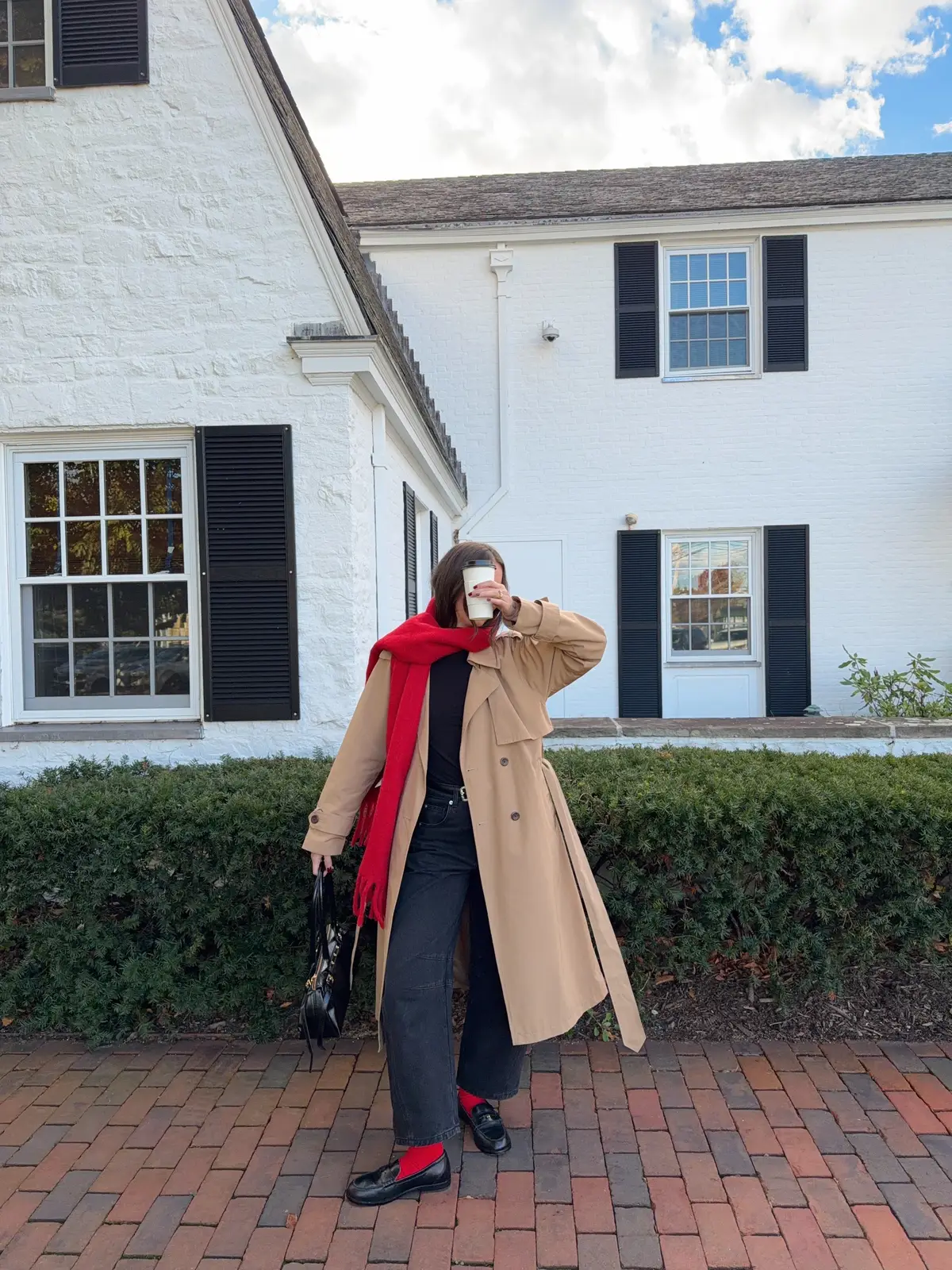 Especially the socks #redscarf #trenchcoat #loafersoutfit #pennyloafer #winteroutfit 