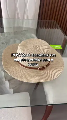 Um chapéu lindo, com um detalhe de fivela bem delicado, leve e perfeito para o verão! O preço? MENOS DE R$35,00!! Clica no carrinho e compra logo o teu! #blackfriday #verãoestiloso #lookpraiano #praia 