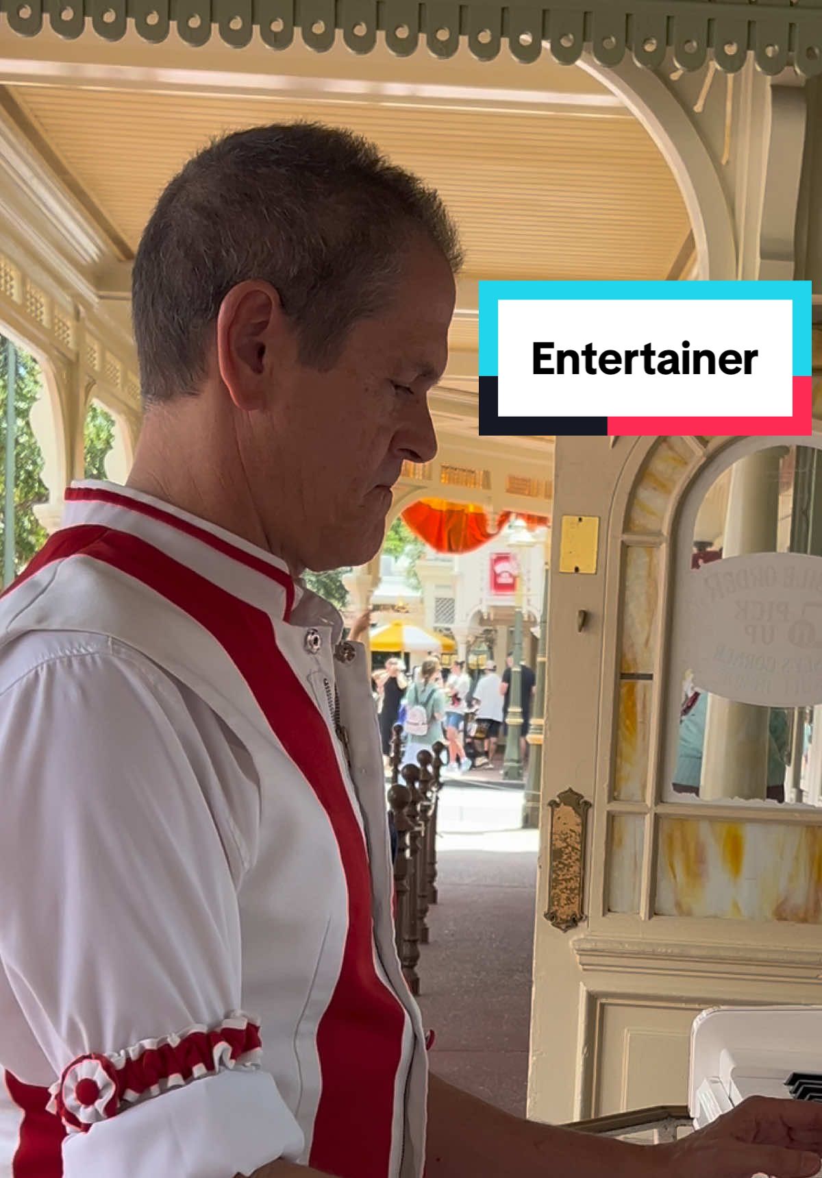 My favorite song is the #Entertainer snd Neal has fans around the #world #UK #australia #France @Disney Parks @nealpiano 