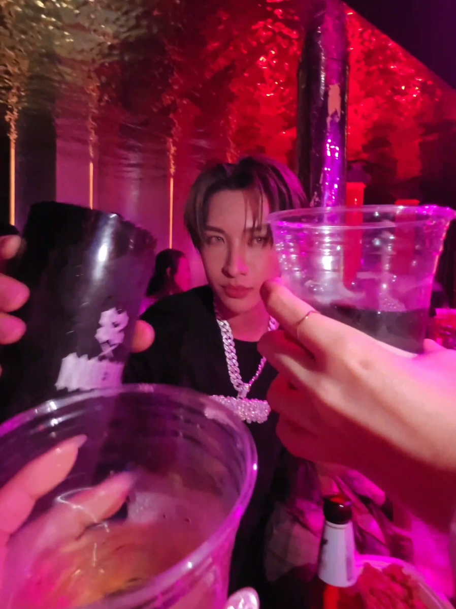 Full with everything🍻🥂 @Noeul   #S2NightLifeEkkamai #S2xNoeulNightLife  #S2TheSunset #Horizone  #Noeulnuttarat 