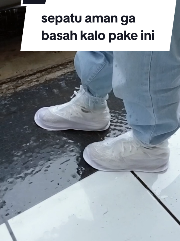 sepatu aman ga basah kalo pake lindung sepatu ini #pelindungsepatu 