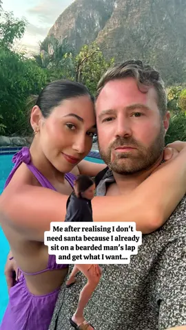 This trend is so funny and my man’s beard is beautiful 😅🥰 #santa #momtok #husband #married #funny #tiktok #trending #fyp #beard 