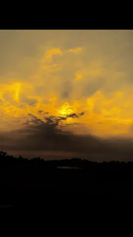 إن العالم بدون دعاءالأم ثقيل. 