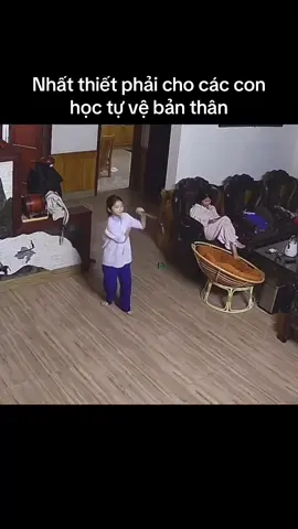 Phụ Huynh gửi trò cho cô Hậu dạy vì thấy nhiều vụ BLHĐ. Này cứ vào đầu khai giảng xin phép biểu diễn bài múa côn trước toàn trường thì tự dưng cháu nào có máO BLHĐ tự tránh ra liền hêtt =)))