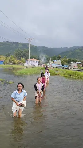 #သူတို့ကိုရိုက်လို့အော်နေကျပုံကိုကြည့်😆😝#ဖြူဖွေးနေရော်ပဲ🤌🤪😂#လီမီးသူ😘🤍🐉 #foryou #fypシ゚viral🖤tiktok #မြင်ပါများပီးချစ်ကျွမ်းဝင်အောင်လို့🤒🖤 