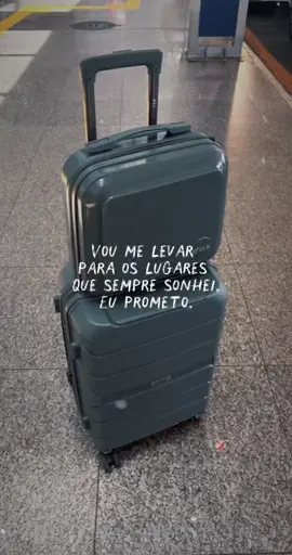 Pronta pra próxima viagem? Esse kit de mala com frasqueira é perfeito pra quem ama praticidade e estilo! A mala é leve, tem rodinhas 360°,com divisórias internas e a frasqueira combina perfeitamente - ideal pra levar maquiagem, cosméticos ou documentos. #maladeviagem #kitdemalas #frasqueira #viajarcomestilo #tiktokshop 