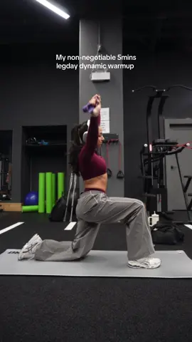 Double your leg gains with a proper dynamic warmup 🫶🏽✨ add this 5mins routine to improve your lifts, 15-20secs per side || @DFYNE dc NEEKS #mobilityroutine #dynamicstretching #glutegrowth #glutegains 