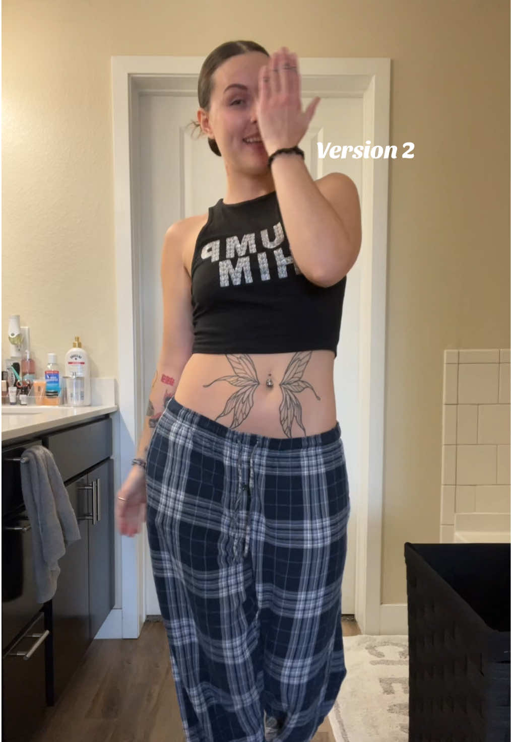 Which version of this dance do u like better? 1 or 2?? I’m trying to see something hehe #girlswithtattoos #dance #dancetok #dancechallenge 