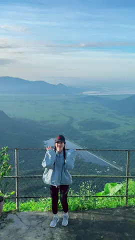 Thế giới vẫn vậy, chỉ khi bạn thấy vui vẻ thì nó mới đẹp hơn thôi. 🏔️⛅️ #Hiking #trip #healing #viral #nuicam 