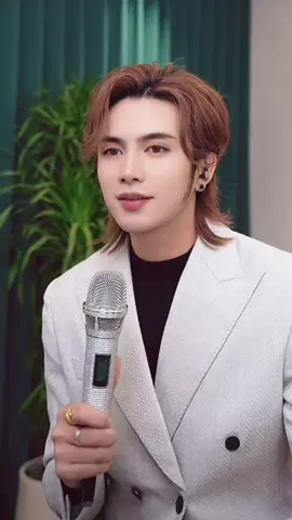 LIVEรอบ2คืนวันที่ 10/11/2025 วันก่อนน้องยังฟังไปร้องไปอยู่เลย วันนี้ร้องได้แล้ว ร้องได้เพราะมากๆด้วย👍🏻😍#慕容景天 #MurongJingtian #มู่หรงจิงเทียน #Chinesesongs #Chinesesongs 