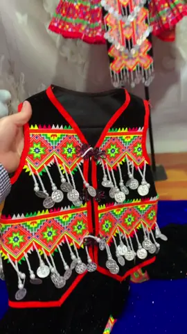 Khaub ncaws me nyuam yau mas thiaj txawj ntxim hlub tshaj 🥰xav tau khaub ncaws me nyuam ib kuv xaws rau nej tau nawb#khaubncawshmoob 