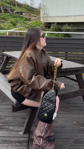 Áo Khoác Da Trơn Dài Tay Mix Cúc Chun Gấu #aokhoacnu #aokhoacda #thoitrangnu #xuhuong 