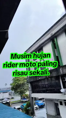 90% tak akan basah. #raincoat #overall 