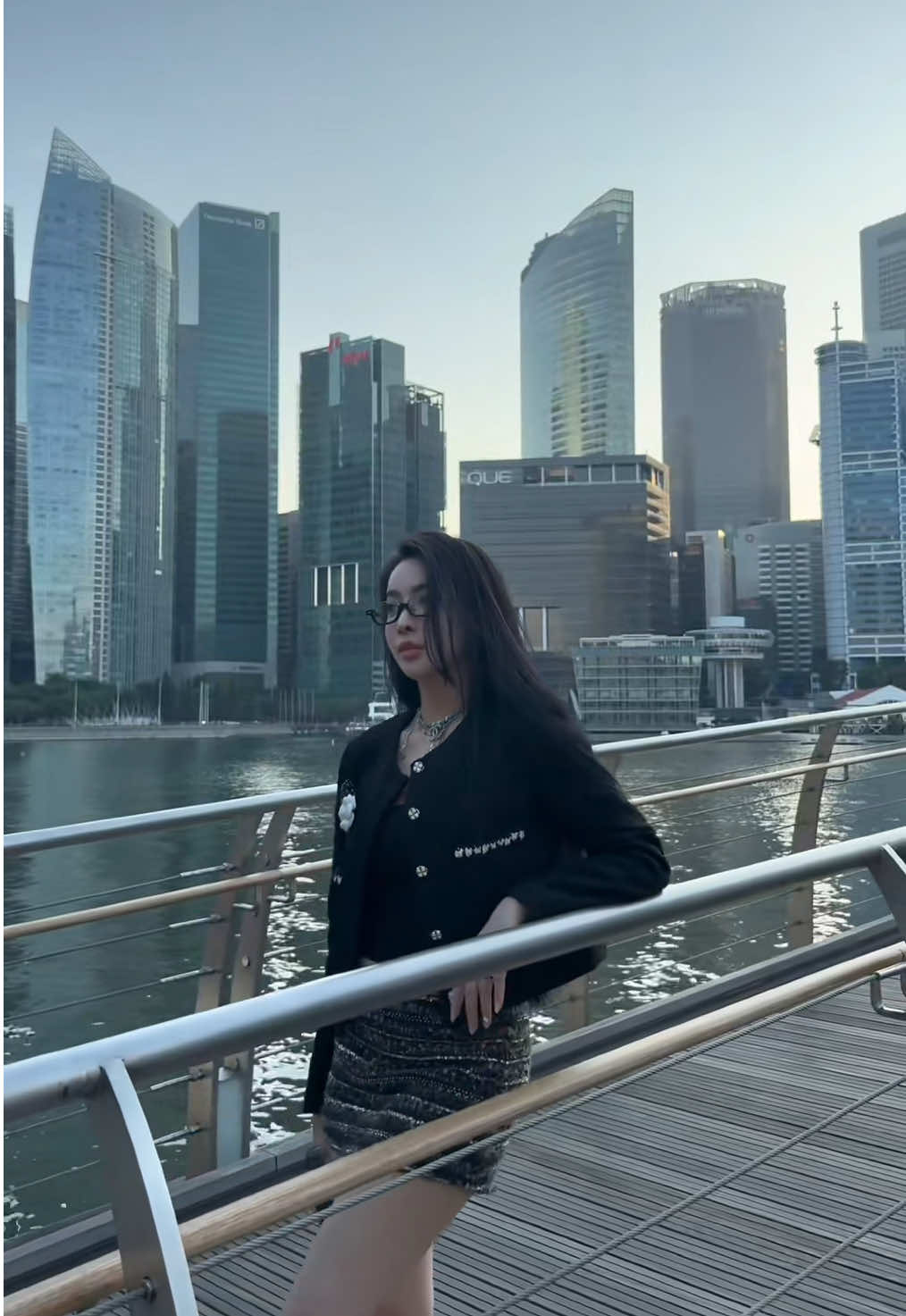 sometimes solitude isn’t emptiness — it’s the quiet space where the soul remembers its own rhythm. to walk alone is not to be lost, but to move freely toward the truth of who you are #singapore #snapstream 