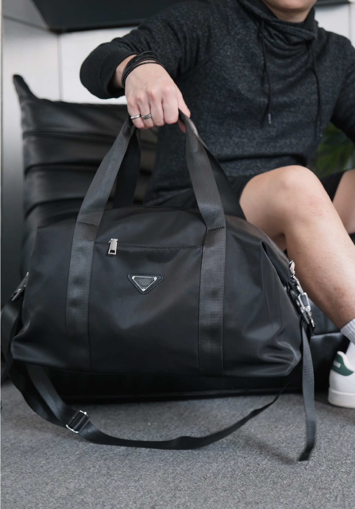 Siap buat perjalanan tanpa khawatir bawaan banyak! Leather Concept PANDA Travel Bag hadir dengan ruang super luas, slot laptop 14 inch, dan bahan waterproof premium 💦 Bisa dijinjing atau diselempang — fleksibel dan tetap stylish! ✨ Cocok untuk kerja, gym, atau traveling. Langsung klik keranjang kuning dan upgrade gaya travel kamu sekarang! #LeatherConcept #TasTravelPria #TasTravelKeren #TasKulitWaterproof #TasOlahragaPria      