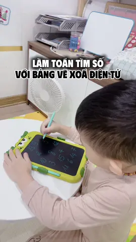 Làm toán tìm số trên bảng vẽ xoá điện tử này cũng okie đấy chứ các mẹ. Mang đi trên ô tô cho con ngồi chơi cũng gọn gàng nha 😍 #bangvexoadientu #bangvethongminh #pikaboo 