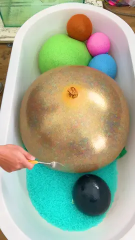 Balloon vs. Fork — will it pop?