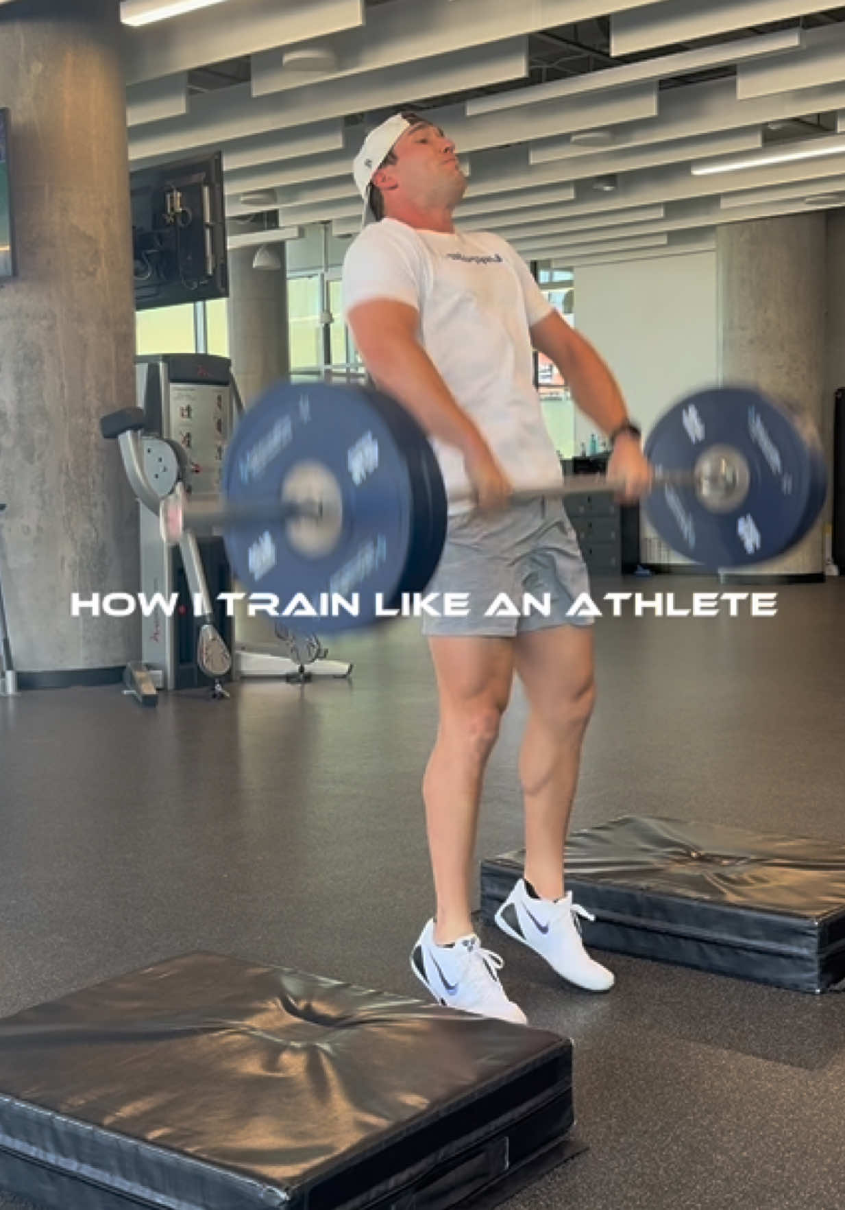 Training like an athlete on the The Blueprint Training Team. Link in bio 🔗 📈 #athlete #athletetraining #lowerbodyworkout #sprinting #verticaljump 