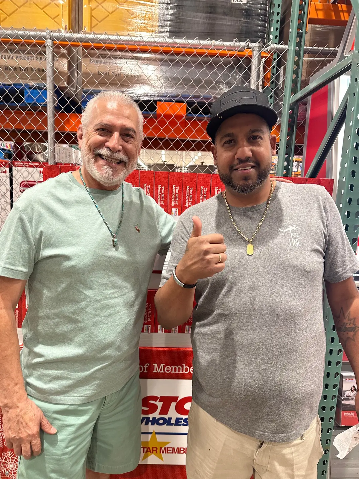 While shopping at Costco, I met fellow shopper, Clint, who has been following me for 6 months now! I always enjoy meeting my Fans wherever I go! Let’s welcome Clint to our awesome family! 