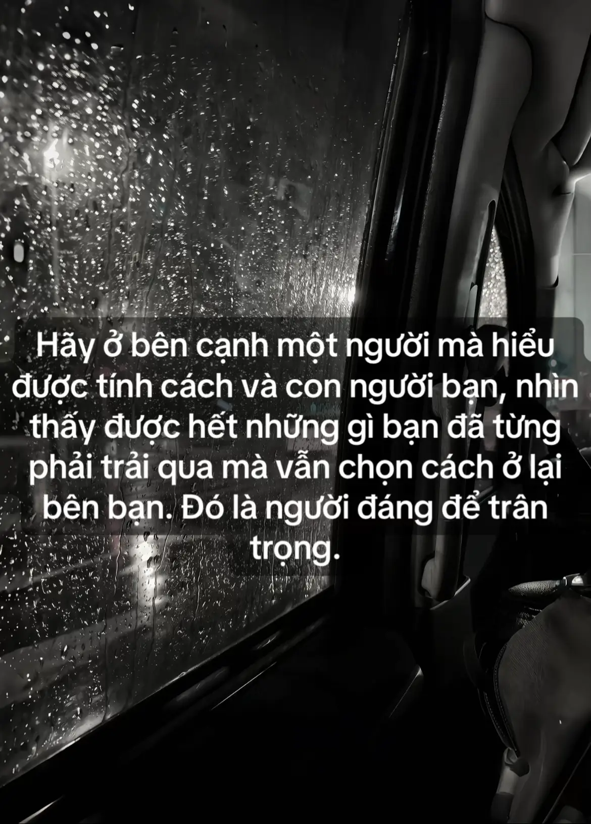 Hãy ở bên cạnh một người mà hiểu được tính cách và con người bạn, nhìn thấy được hết những gì bạn đã từng phải trải qua mà vẫn chọn cách ở lại bên bạn. Đó là người đáng để trân trọng. #xh #xuhuong 