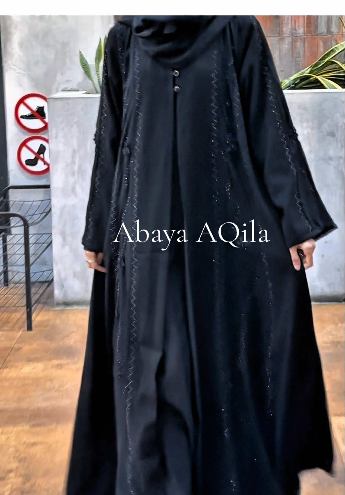 NEW Abaya AQila 🤩 super mewah lebar 3 meter outer iner 🥰 pecinta hitam kamu wajib punya ini 🖤 tersedia 14 varian size #fyp #abaya #abayastyle #abayalovers #pecintaabaya 